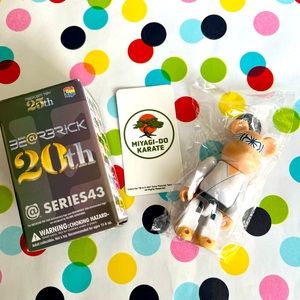 Series43 Be@rbrick Cobra Kai miyagi-do 100% Brand New!